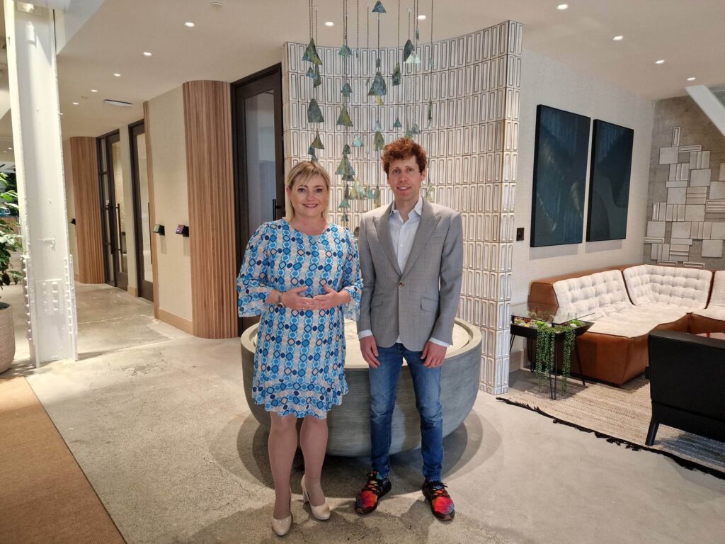 Министр культуры Исландии Lilja Alfreðsdóttir и основатель OpenAI Sam Altman