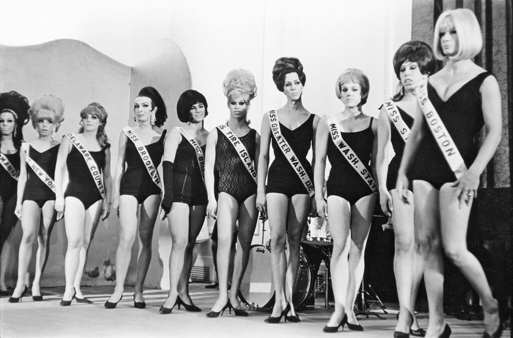Miss All-America Camp Beauty 1967. Крайняя девушка слева — Кристал Лабейжа.
